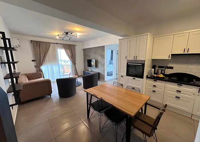 Royal Sun Sitesi ,2 Yatak Odali Deniz Manzarali Daire,Iskele Longbeach