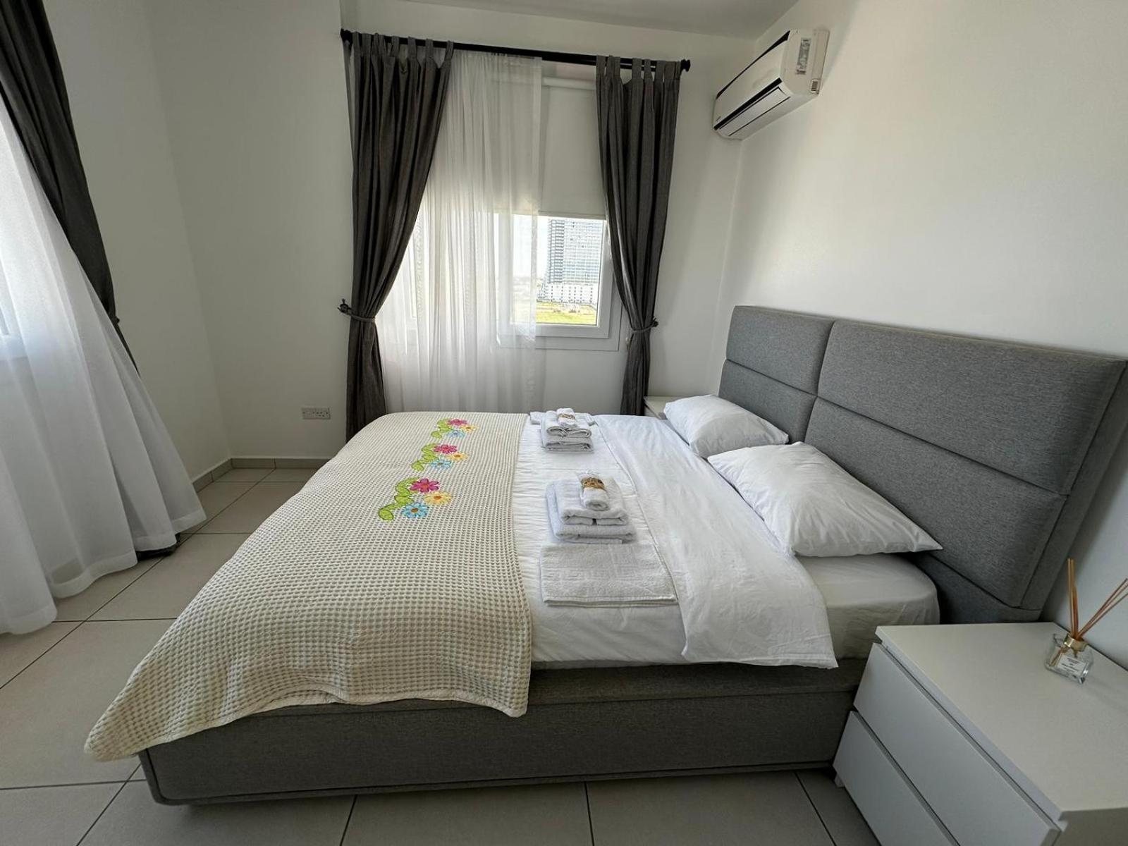 Royal Sun Sitesi ,2 Yatak Odali Deniz Manzarali Daire,iskele Longbeach Apartament