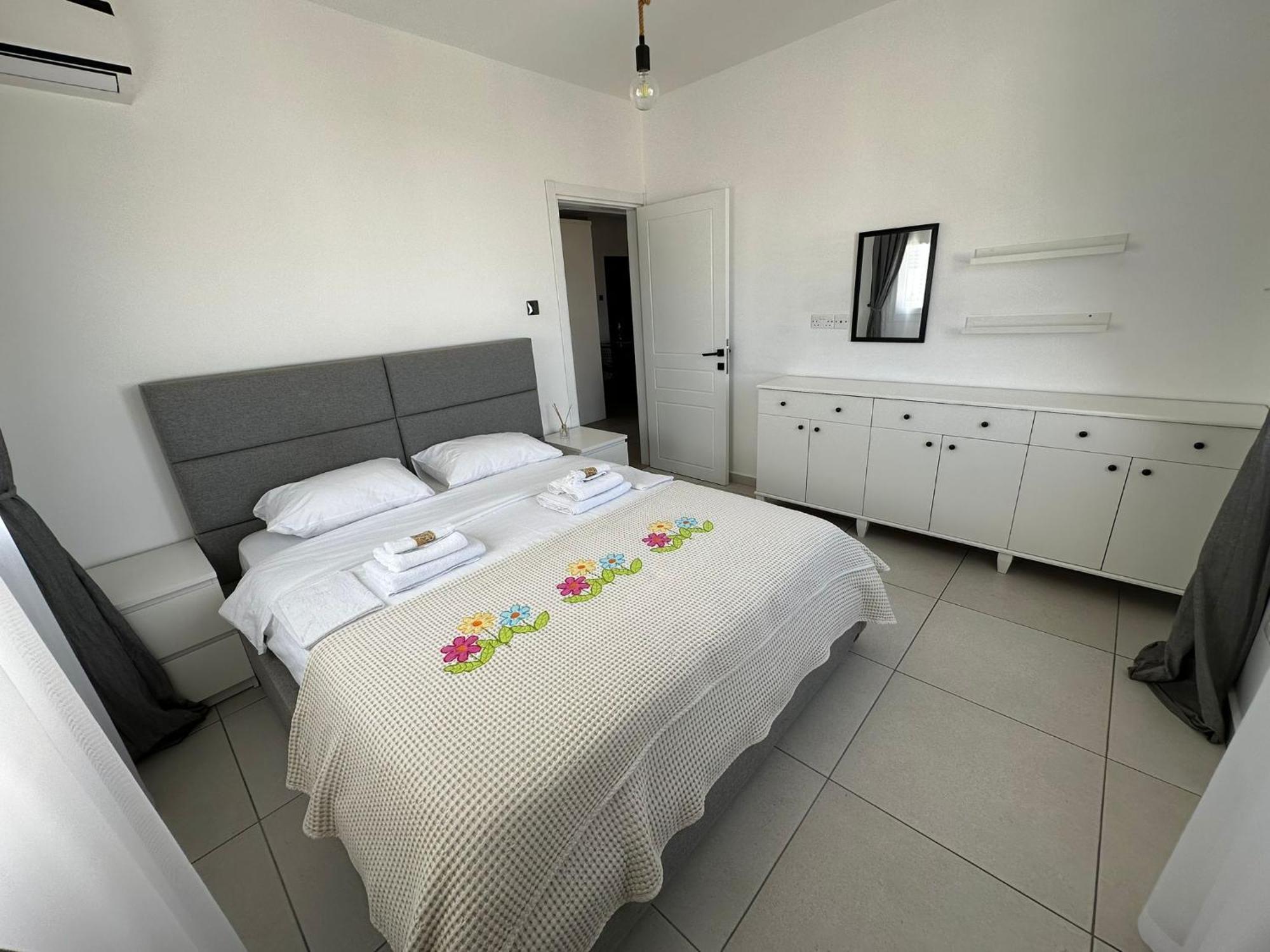 Apartament Royal Sun Sitesi ,2 Yatak Odali Deniz Manzarali Daire,iskele Longbeach *